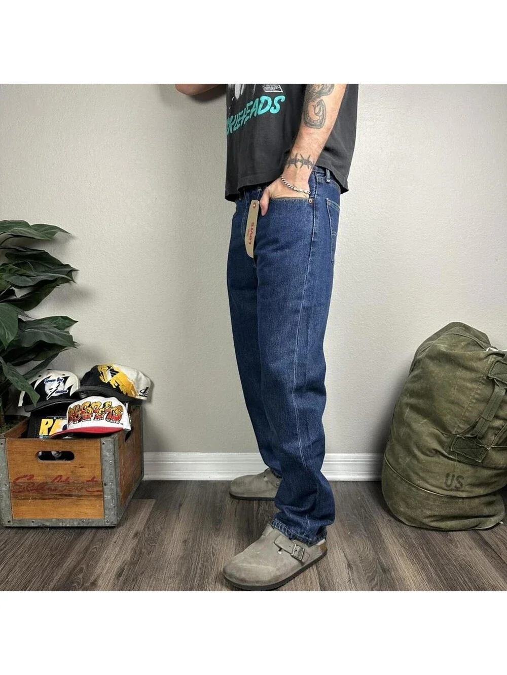 NWT Levi’s 505 dark washed denim straight fit jeans 33x30 Men's dark washed